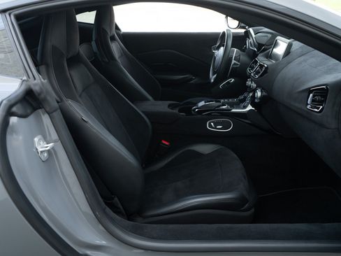 Used 2020 Aston Martin V8 Vantage Coupe RWD image 17