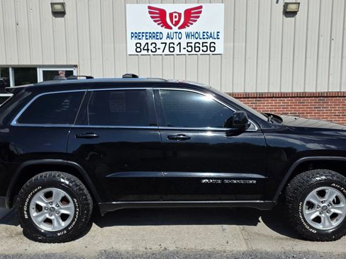 Used 2017 Jeep Grand Cherokee Laredo w/ Quick Order Package 2BE RWD image 4