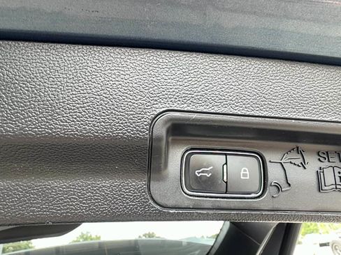 Used 2020 Ford Explorer XLT w/ Equipment Group 202A AWD/4WD image 9