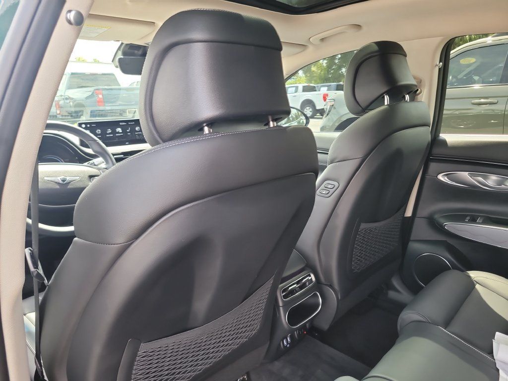 Used 2024 Genesis GV70 2.5T w/ Advanced Package AWD/4WD image 10