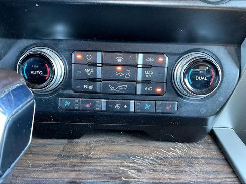 Used 2019 Ford F150 Lariat w/ Equipment Group 502A Luxury AWD/4WD image 25