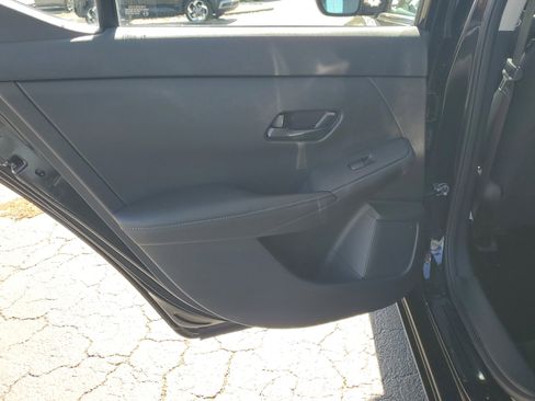 Used 2025 Nissan Sentra S image 9