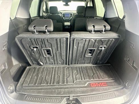 Used 2023 GMC Acadia SLE w/ Driver Convenience Package FWD image 31