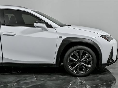 Used 2019 Lexus UX 200 image 12