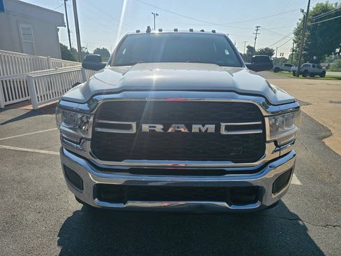 Used 2022 RAM 3500 Tradesman w/ Chrome Appearance Group RWD image 9