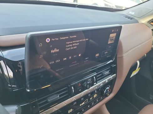 New 2026 Nissan Pathfinder Platinum FWD image 29