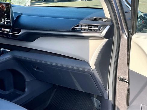 Certified 2023 Toyota Sienna XLE image 18