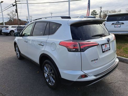 Used 2018 Toyota RAV4 Limited image 10