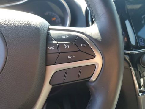 Used 2019 Jeep Grand Cherokee Altitude AWD/4WD image 24