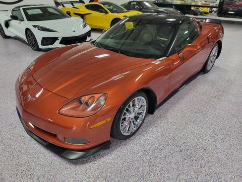 Used 2005 Chevrolet Corvette Coupe w/ Preferred Equipment Group RWD image 2