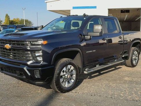 Used 2024 Chevrolet Silverado 2500 Custom w/ Custom Convenience Package image 4