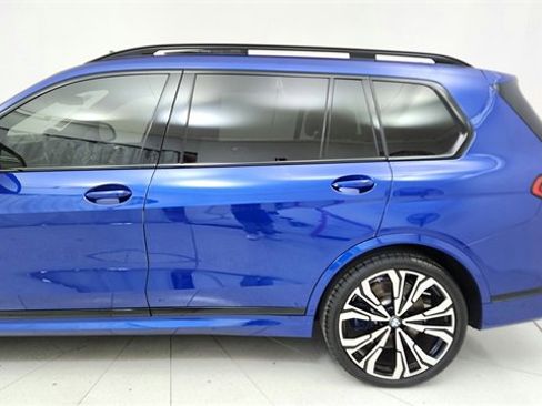 Used 2025 BMW X7 M60i image 33