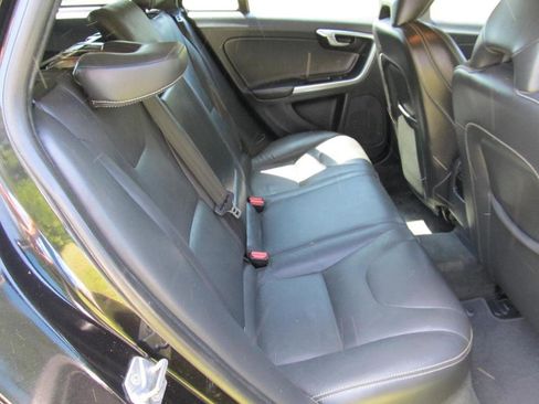 Used 2018 Volvo V60 T5 Dynamic w/ Vision Package image 32