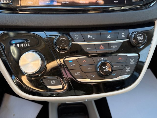 Used 2023 Chrysler Pacifica Touring-L FWD image 32