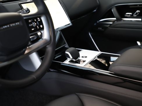 New 2026 Land Rover Range Rover Long Wheelbase SE image 18