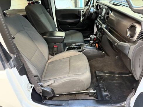 Used 2019 Jeep Wrangler Sport image 16