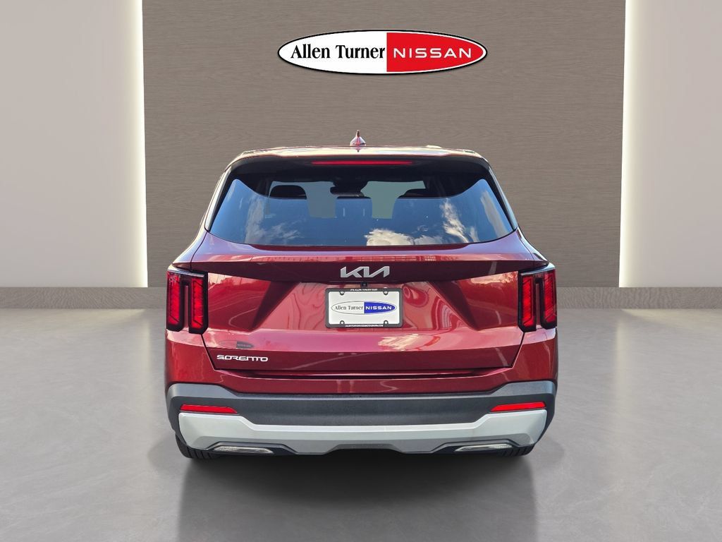 Used 2025 Kia Sorento LX FWD image 8