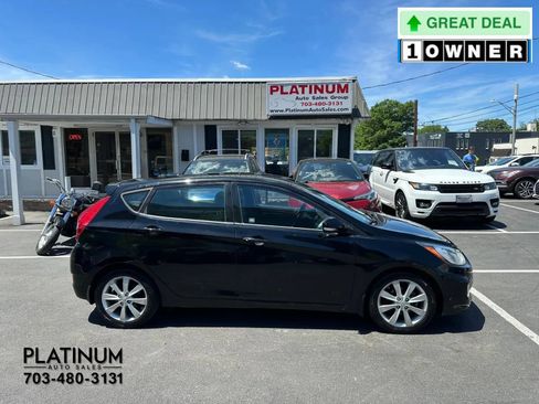 Used 2013 Hyundai Accent SE FWD image 2