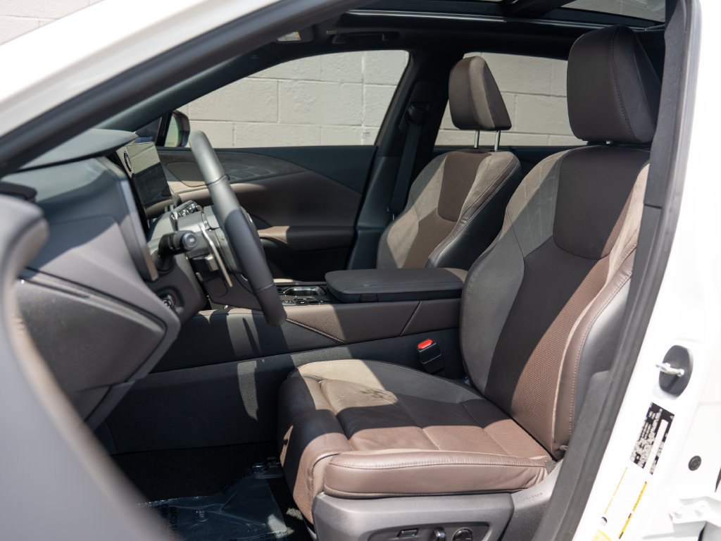 Used 2023 Lexus RX 350 FWD w/ Cold Area Package image 5