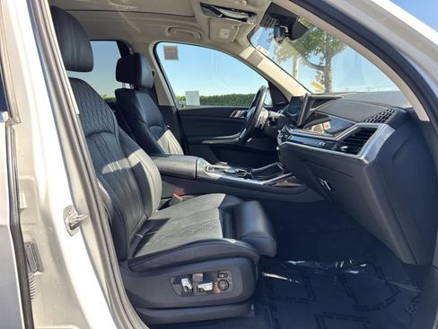Used 2023 BMW X7 xDrive40i image 41