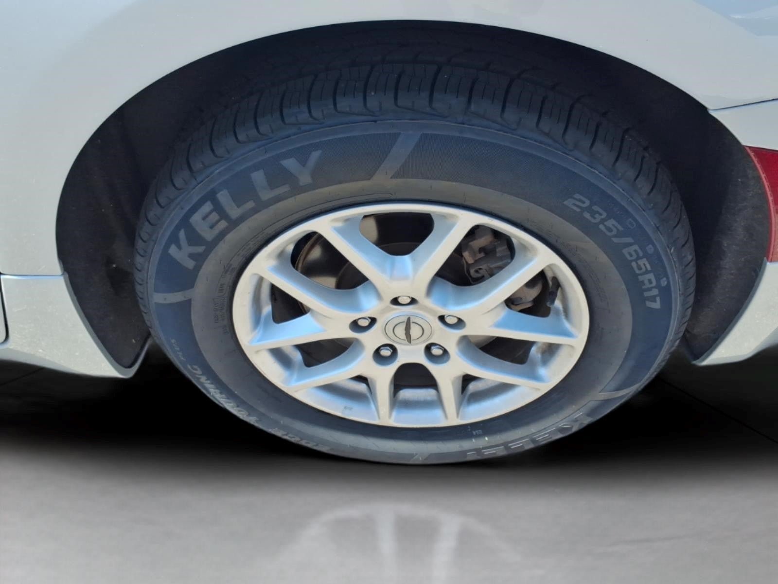 Used 2023 Chrysler Pacifica Touring-L FWD image 8