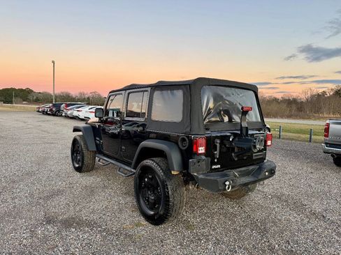 Used 2017 Jeep Wrangler Unlimited Sport AWD/4WD image 9