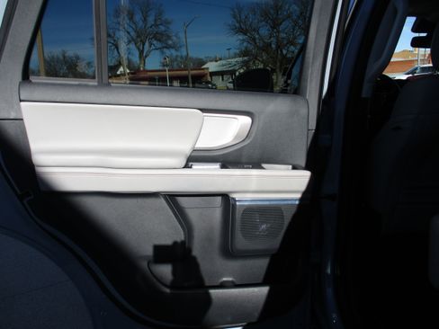 Used 2025 Ford Expedition Active image 16