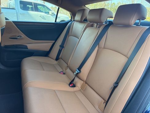 Certified 2022 Lexus ES 350 w/ Premium Package image 13