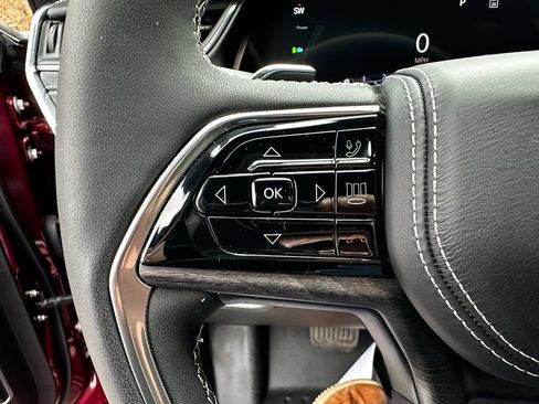 Used 2024 Jeep Grand Cherokee Overland image 16