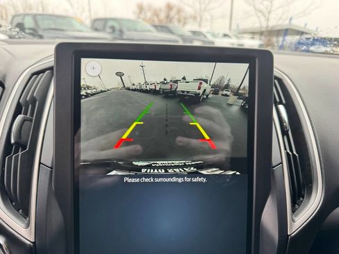 Used 2022 Ford Edge SE image 21