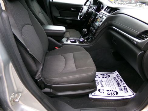 Used 2015 Chevrolet Traverse LT w/ Style and Technology Package image 18