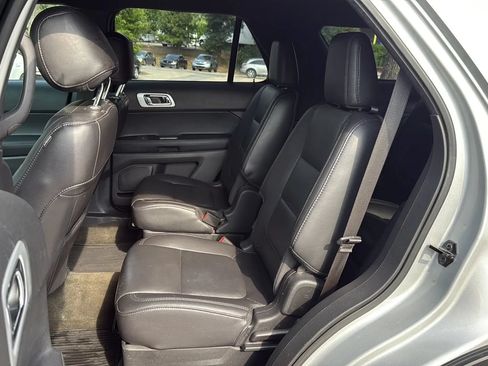 Used 2014 Ford Explorer XLT w/ Equipment Group 202A AWD/4WD image 16