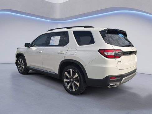 Certified 2024 Honda Pilot Touring image 3
