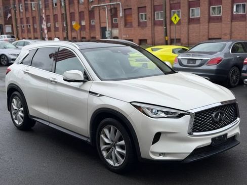 Used 2019 INFINITI QX50 Essential w/ Premium Heat Package AWD/4WD image 3