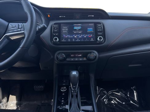 Used 2023 Nissan Kicks SR w/ Interior Electronics Package FWD image 11