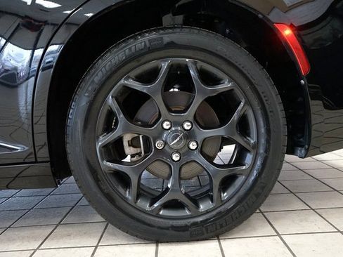 Used 2021 Chrysler 300 Touring w/ Sport Appearance Package image 51