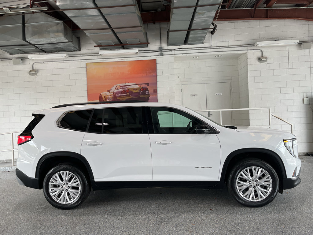 Used 2026 GMC Acadia Elevation w/ Elevation Premium Package FWD image 12
