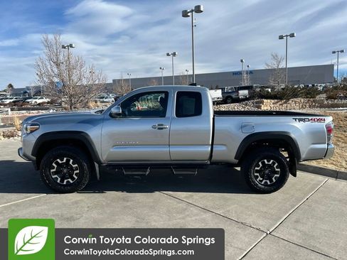 Used 2022 Toyota Tacoma TRD Off-Road image 4