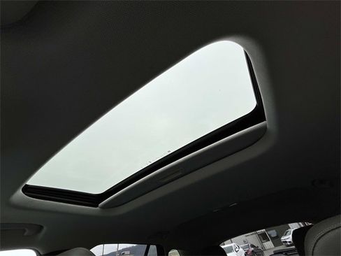 Used 2024 Chevrolet Trax ACTIV w/ Sunroof Package image 32