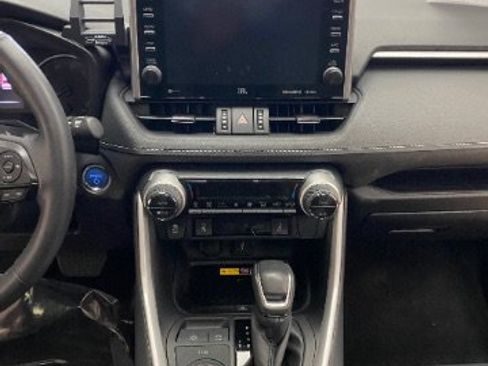Used 2022 Toyota RAV4 XLE Premium AWD/4WD image 21