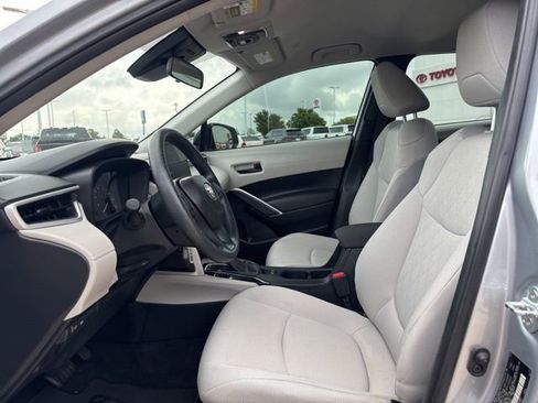 Used 2025 Toyota Corolla Cross L FWD image 17