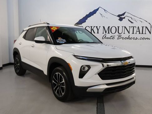 Used 2025 Chevrolet TrailBlazer LT AWD/4WD image 1