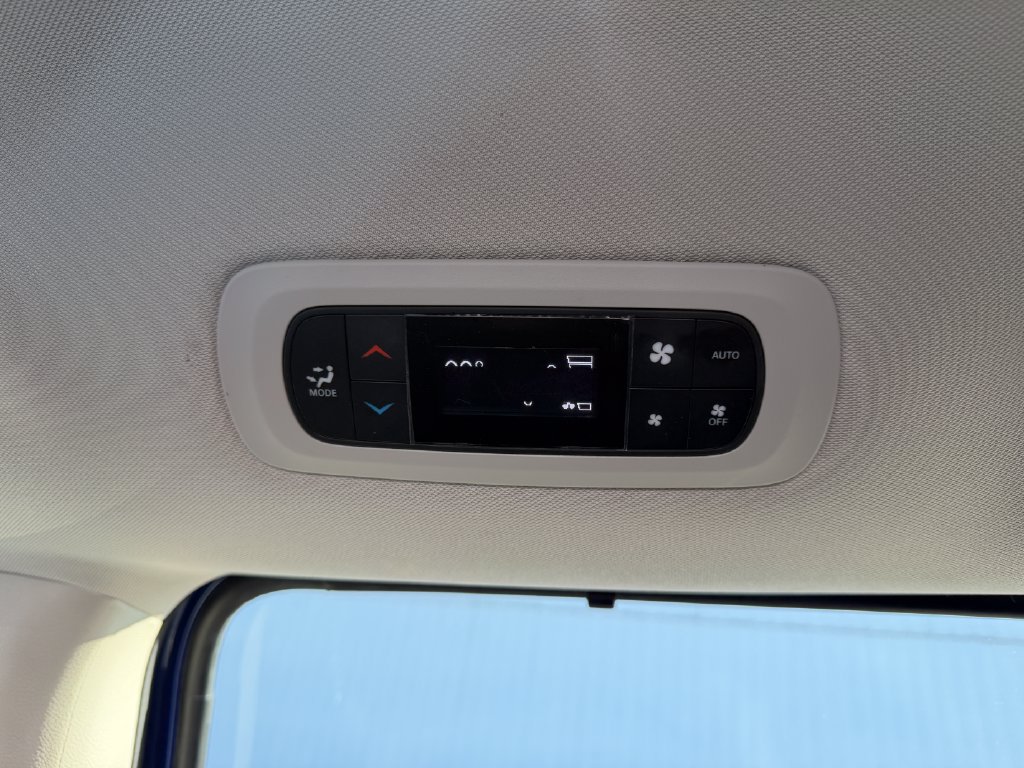 Used 2021 Chrysler Pacifica Touring AWD/4WD image 38