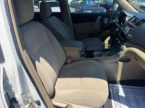 Used 2013 Toyota Highlander Plus FWD image 15