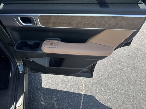 Used 2025 Hyundai Santa Fe Limited image 16