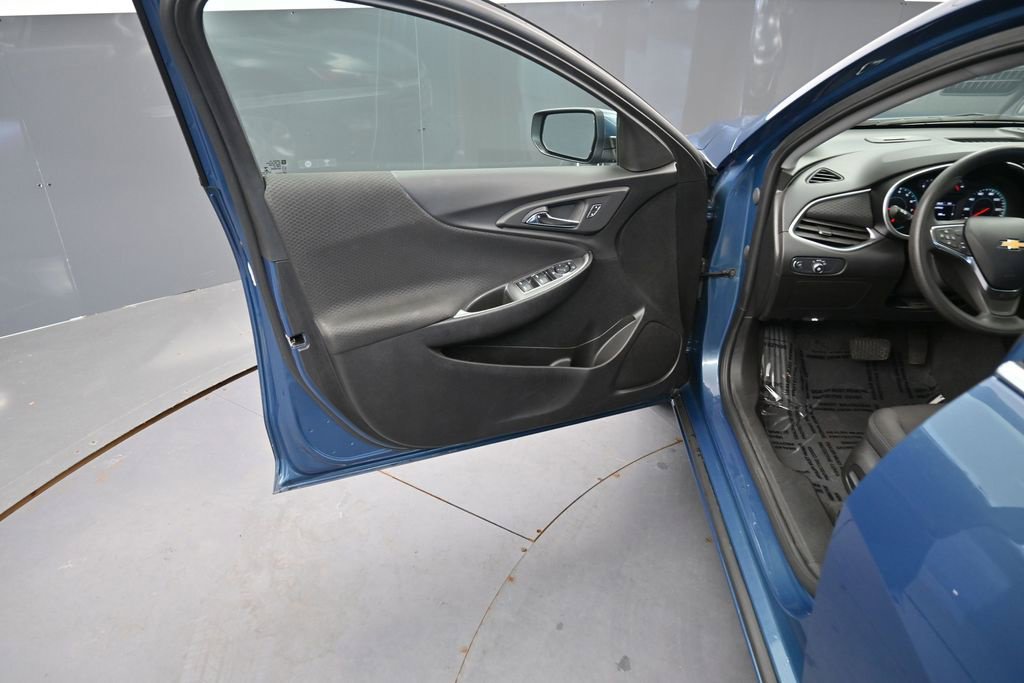 Used 2025 Chevrolet Malibu LT FWD image 23