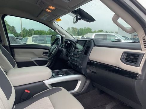 Used 2024 Nissan Titan SV w/ SV Convenience Package AWD/4WD image 16