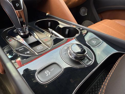 Used 2022 Bentley Bentayga AWD/4WD image 26