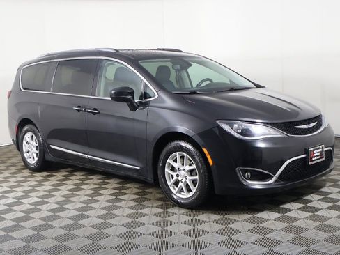 Used 2020 Chrysler Pacifica Touring-L image 51