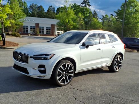 Used 2023 Volvo XC60 B5 Ultimate FWD image 9